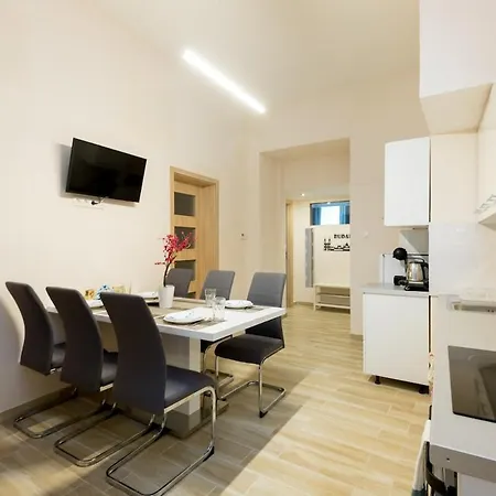 Ferenc 18 - Your Bright Inner 3 Bedroom アパート